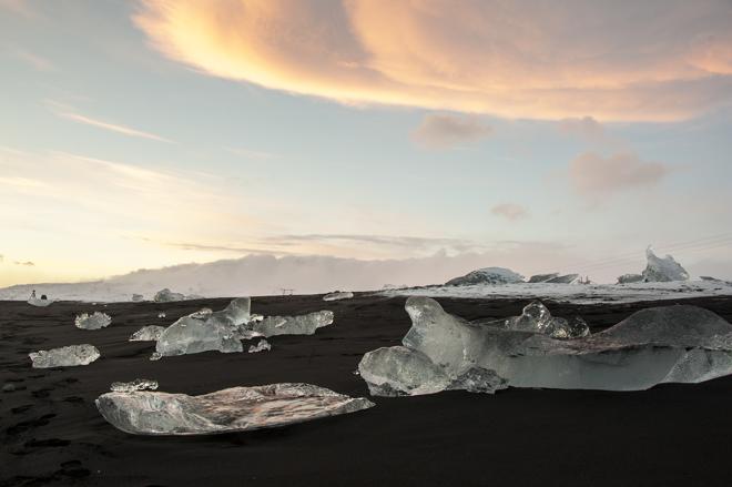 Explore the Majestic Jökulsárlón Glacier Lagoon and South Iceland's Wonders