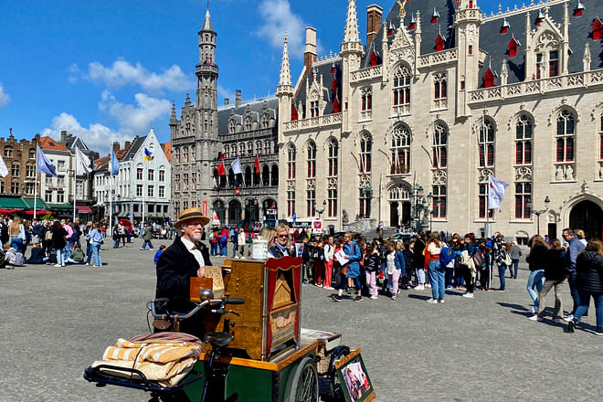 Paris to Bruges Day Trip: Canal Lunch Cruise, Brewery Tour & Chocolate Tasting