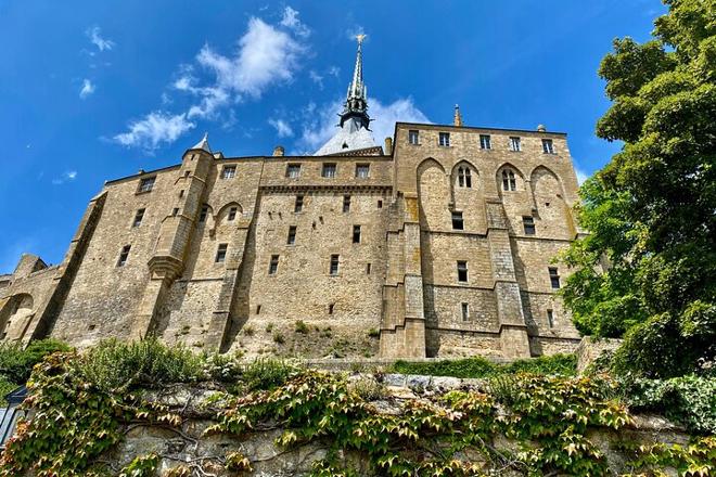 8-Day Enchanting Paris and Mont Saint-Michel Tour with Exclusive Small Group Access to 8 Top Attractions