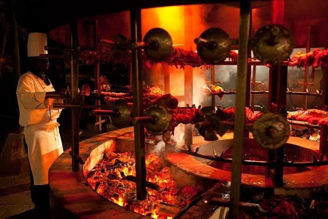 Nairobi Evening Safari: Barbecue Dinner and Cultural Entertainment