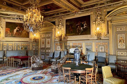 Small Group Tour from Paris: Fontainebleau, Versailles, and Trianon Exploration