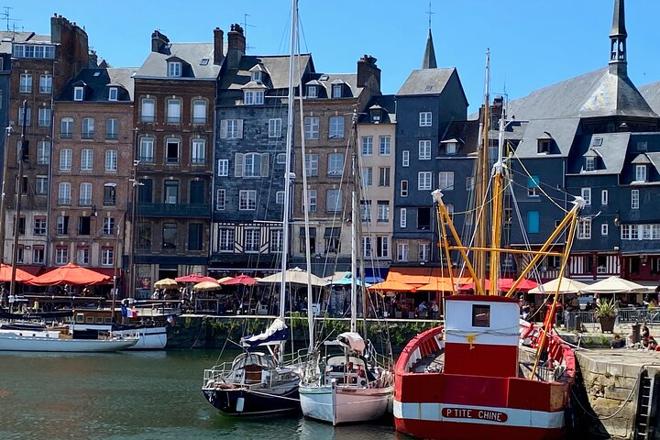 Luxurious Private Guided Tour to Rouen, Giverny, and Honfleur from Paris via Mercedes