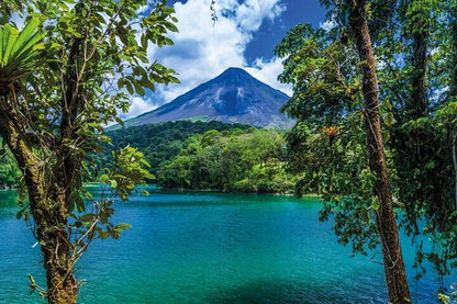 Lake Arenal Stand-Up Paddleboarding and Baldi Hot Springs Private Excursion from San Jose