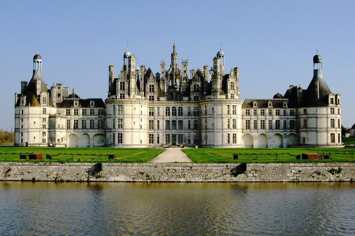 2-Day Private Tour from Paris to Mont Saint-Michel and Normandy with Loire Castles Visit