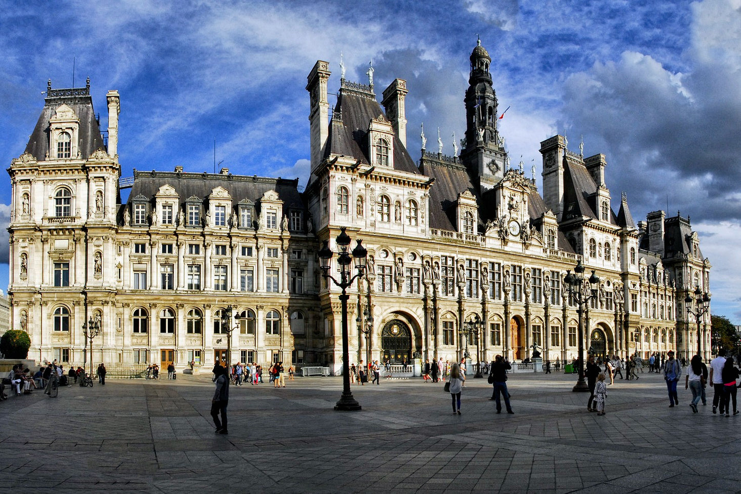 Private Full-Day Tour of 7 Iconic Paris Landmarks in a Mercedes