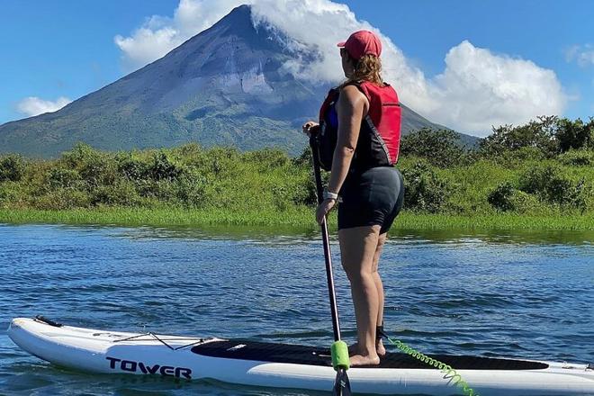 Lake Arenal Stand-Up Paddleboarding and Baldi Hot Springs Private Excursion from San Jose