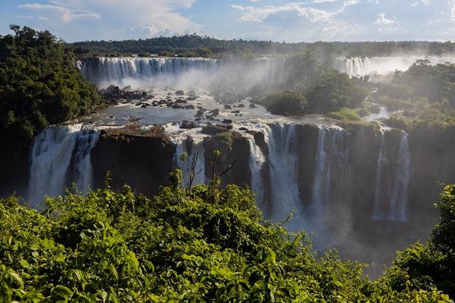 IGU Airport Round-Trip Shuttle with 2-Day Iguassu Sightseeing Tour