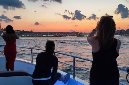 Istanbul Bosphorus Deluxe Yacht Sunset Cruise