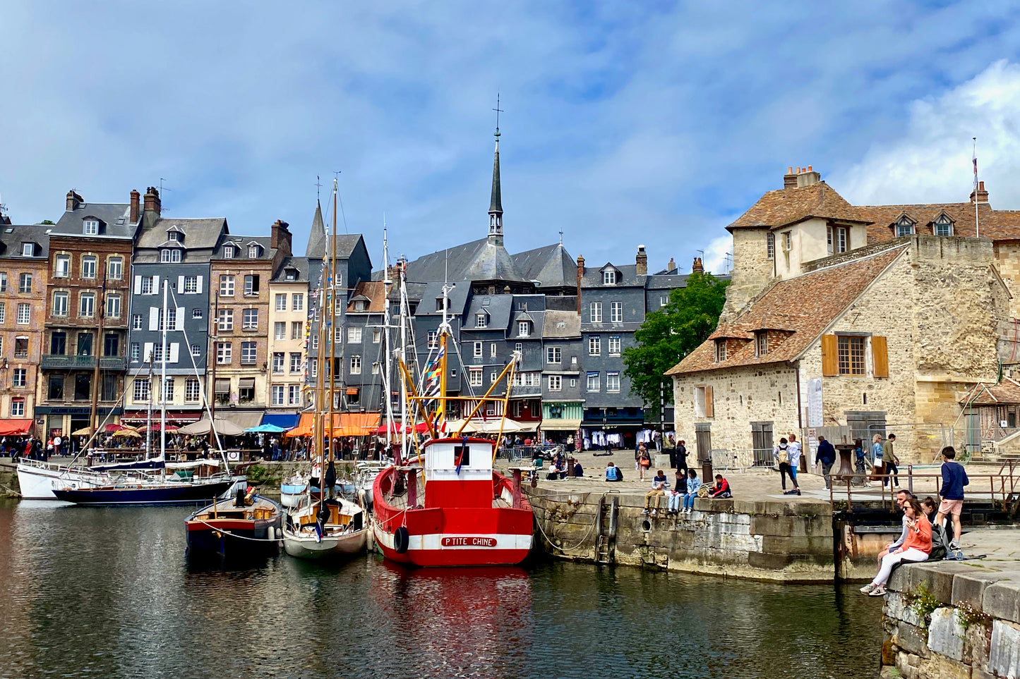 Luxurious Paris to Mont Saint-Michel and Honfleur Day Trip by Mercedes