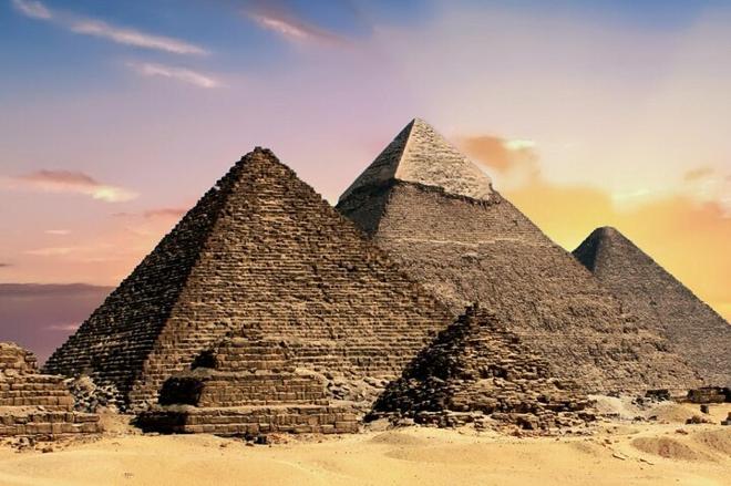 Luxurious Tour of the Pharaohs' Pyramids