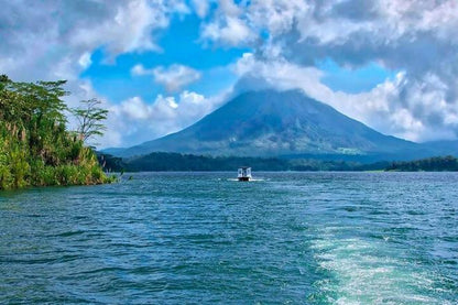 Private Lake Arenal Boat Tour and Baldi Hot Springs Adventure from San Jose