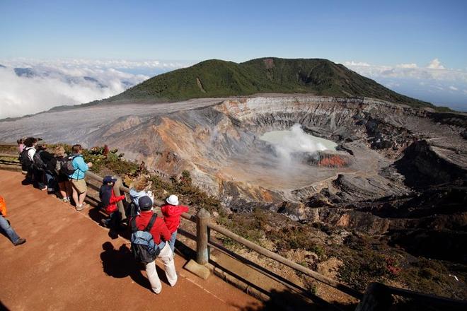 Private Tour to Poas Volcano and La Paz Waterfall Gardens