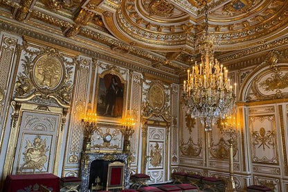 Small Group Tour from Paris: Fontainebleau, Versailles, and Trianon Exploration