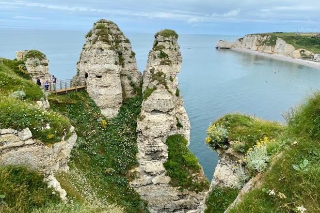 7-Day Normandy D-Day Castles and Burgundy Wine Tour: Small Group Experience from Paris