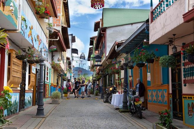 Guatape Day Tour: Scenic Boat Cruise With Lunch