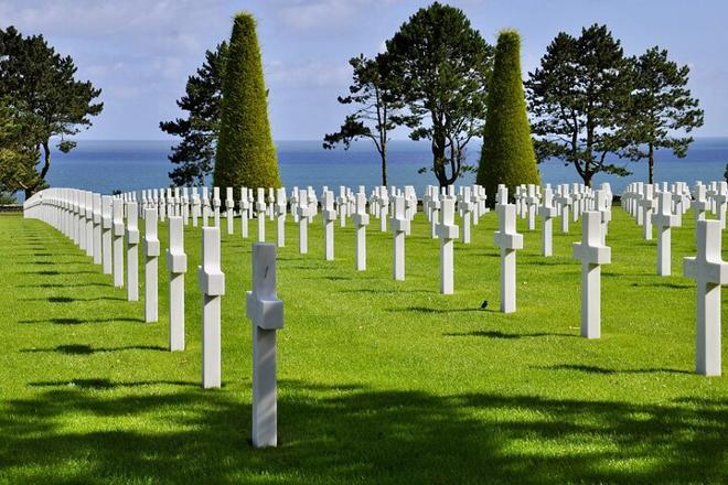 Exclusive D-Day Beaches Tour from Paris: Private Minivan Excursion with Lunch