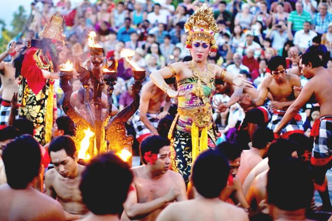 Discover the Majestic GWK Cultural Park, Uluwatu Temple, and Mesmerizing Kecak Dance Tour