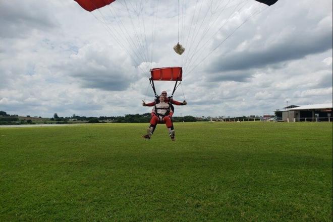 Skydiving Adventure in Boituva: Double Parachute Jump with Exclusive Private Transportation