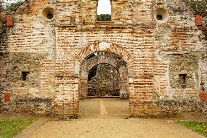 Discover Cartago's Gems: Private Tour of Irazu Volcano, Orosi Valley, and Ujarras Ruins