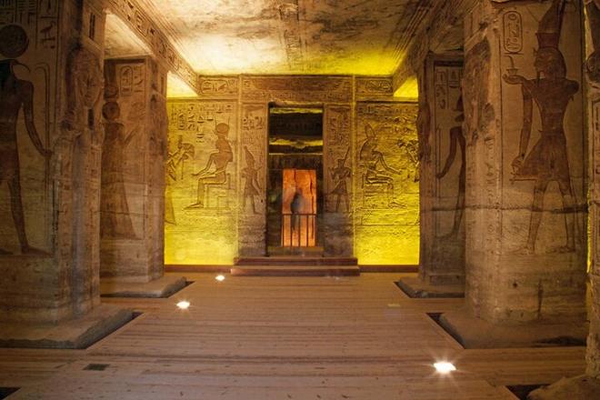 Explore the Majestic Abu Simbel Temples: Full-Day Coach Tour from Aswan