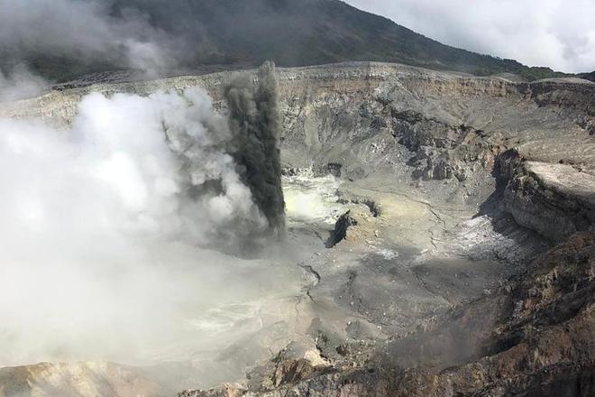 Private Tour to Poas Volcano and La Paz Waterfall Gardens