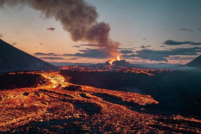 Private Reykjanes Day Tour: Exclusive Litli-Hrútur Volcano Hiking Adventure