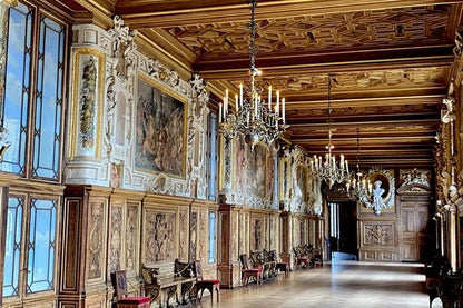 Small Group Tour from Paris: Fontainebleau, Versailles, and Trianon Exploration