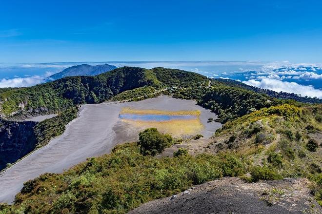 Discover Cartago's Gems: Private Tour of Irazu Volcano, Orosi Valley, and Ujarras Ruins