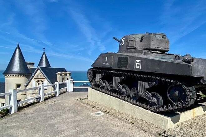 Exclusive D-Day Beaches Tour from Paris: Private Minivan Excursion with Lunch