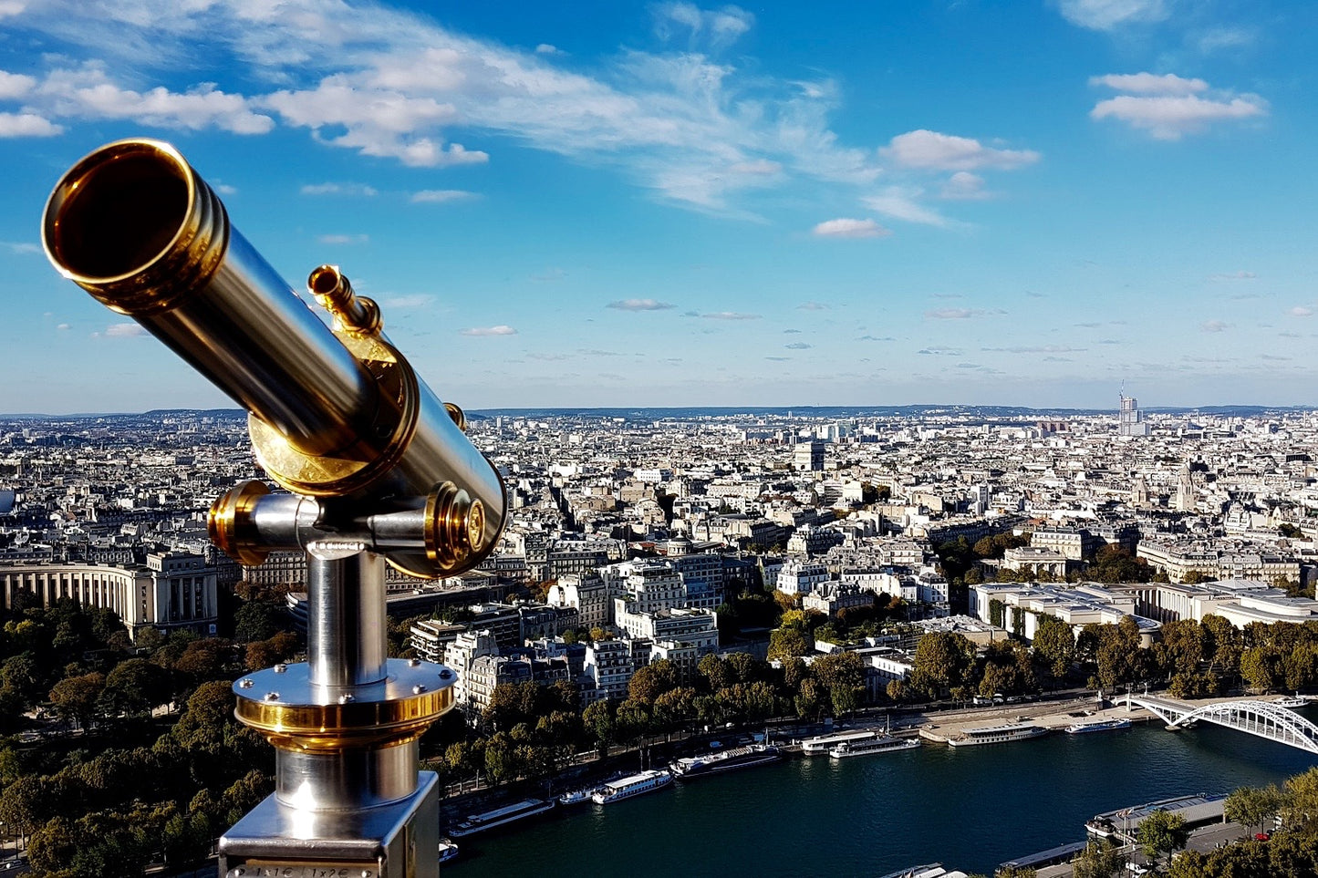 Private Full-Day Tour of 7 Iconic Paris Landmarks in a Mercedes