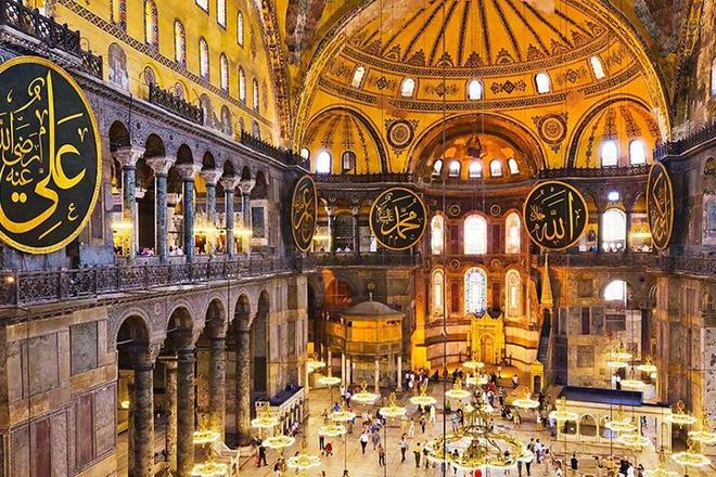 Istanbul Historical Center: Guided Walking Tour Experience