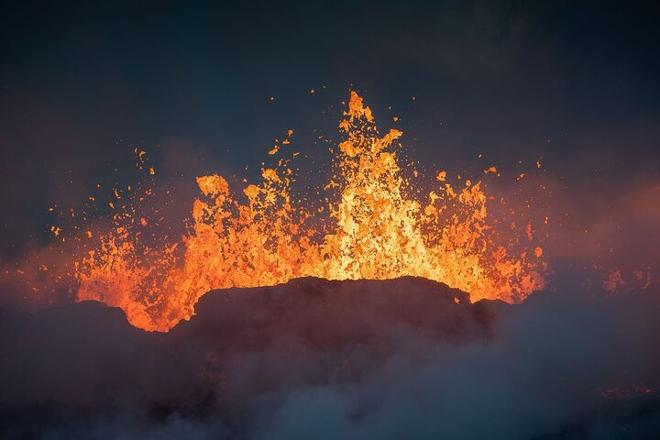 Private Reykjanes Day Tour: Exclusive Litli-Hrútur Volcano Hiking Adventure