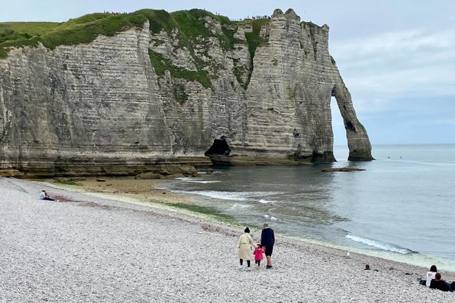 7-Day Exclusive Normandy D-Day Beaches, Majestic Castles & Burgundy Wine Tour from Paris