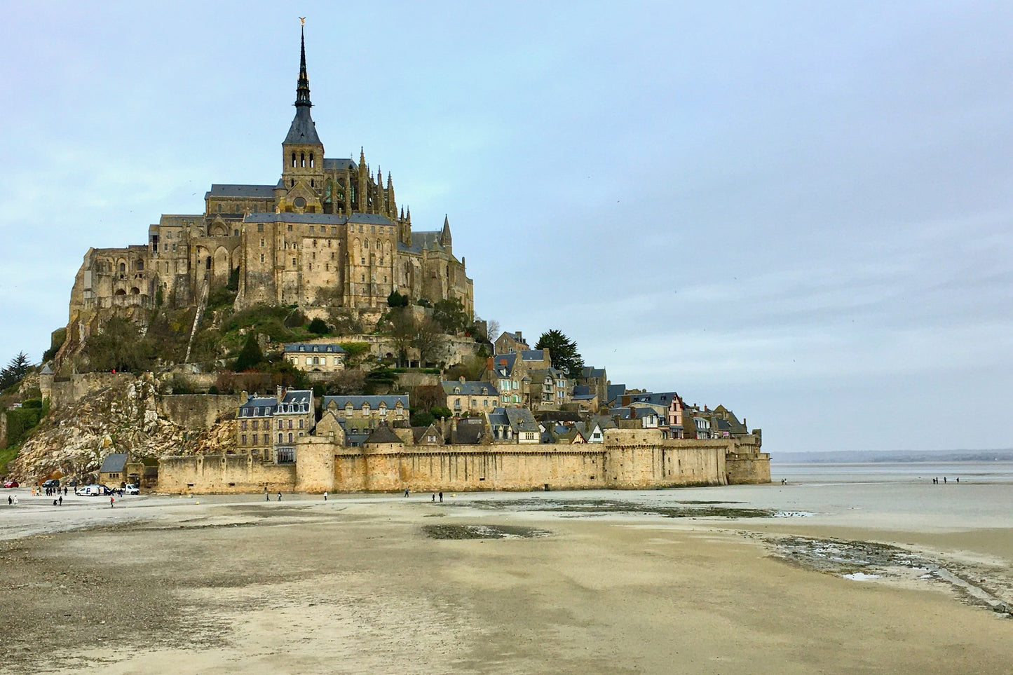 2-Day Private Tour from Paris to Mont Saint-Michel and Normandy with Loire Castles Visit