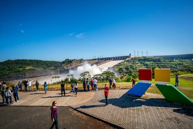 Private Tour: Explore Itaipu Dam and Iguassu Falls Brazilian Side