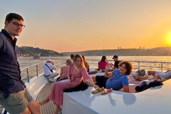 Istanbul Bosphorus Deluxe Yacht Sunset Cruise