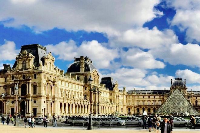 Ultimate 3-Day Paris & Loire Valley Experience: Exclusive Guided Tour of Loire Castles, The Louvre, Versailles Palace, and Giverny