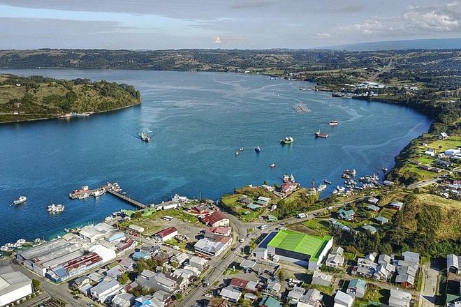 Deluxe Chiloe Island Experience: Full-Day Exploration of Castro and Dalcahue