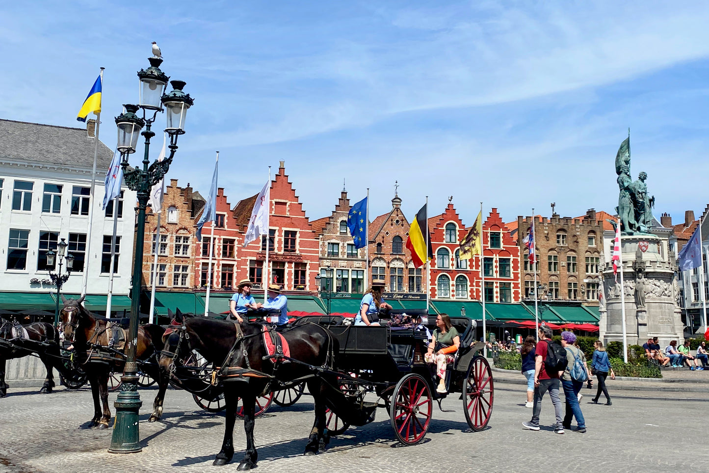 Bruges Highlights and Secret Spots: Exclusive Small-Group Minivan Tour from Paris