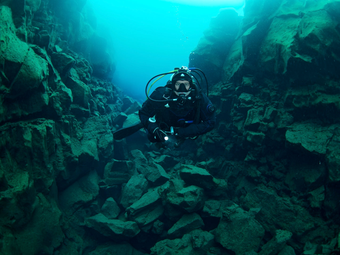 Discover Davidsgja: An Iceland Dive Tour of the Underwater Wonder