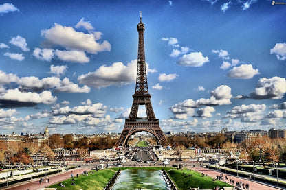 Exclusive Paris After-Dark Tour: Seine River Cruise and Hotel Pickup by Minivan