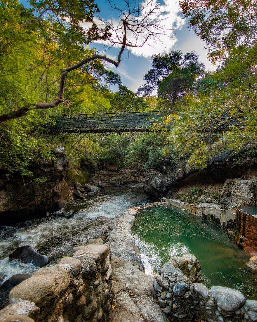 Discover the Enchanting Waterfalls and Lush Forests of Costa Rica