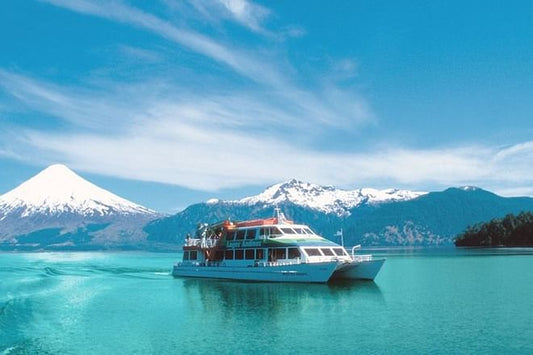 Seven-Day Scenic Lake Crossing Tour from Chile to Argentina