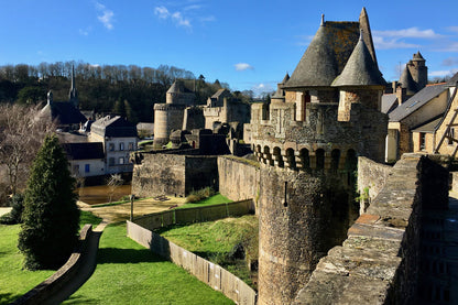 Discover Castles of Normandy, Brittany, and the Loire Valley: A 3-Day Minivan Adventure from Paris