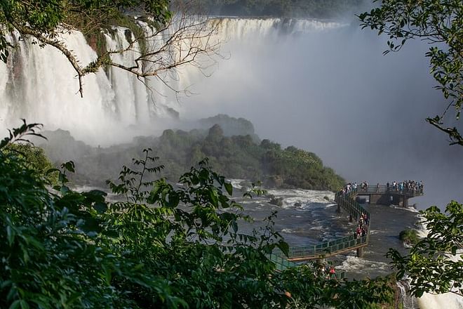 Exclusive Gran Meliá Iguazú Tour: Discover Iguassu Falls from Brazil, Explore the Bird Park and Embark on the Macuco Safari