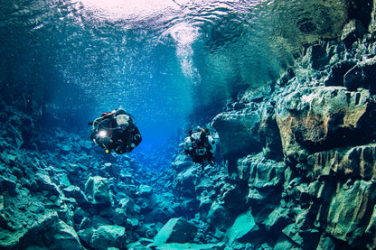 Discover Davidsgja: An Iceland Dive Tour of the Underwater Wonder