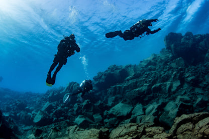 Discover Davidsgja: An Iceland Dive Tour of the Underwater Wonder