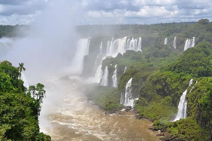 Exclusive Gran Meliá Iguazú Tour: Discover Iguassu Falls from Brazil, Explore the Bird Park and Embark on the Macuco Safari