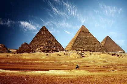 Giza Pyramids, Sphinx, and Egyptian Museum Stopover Tour