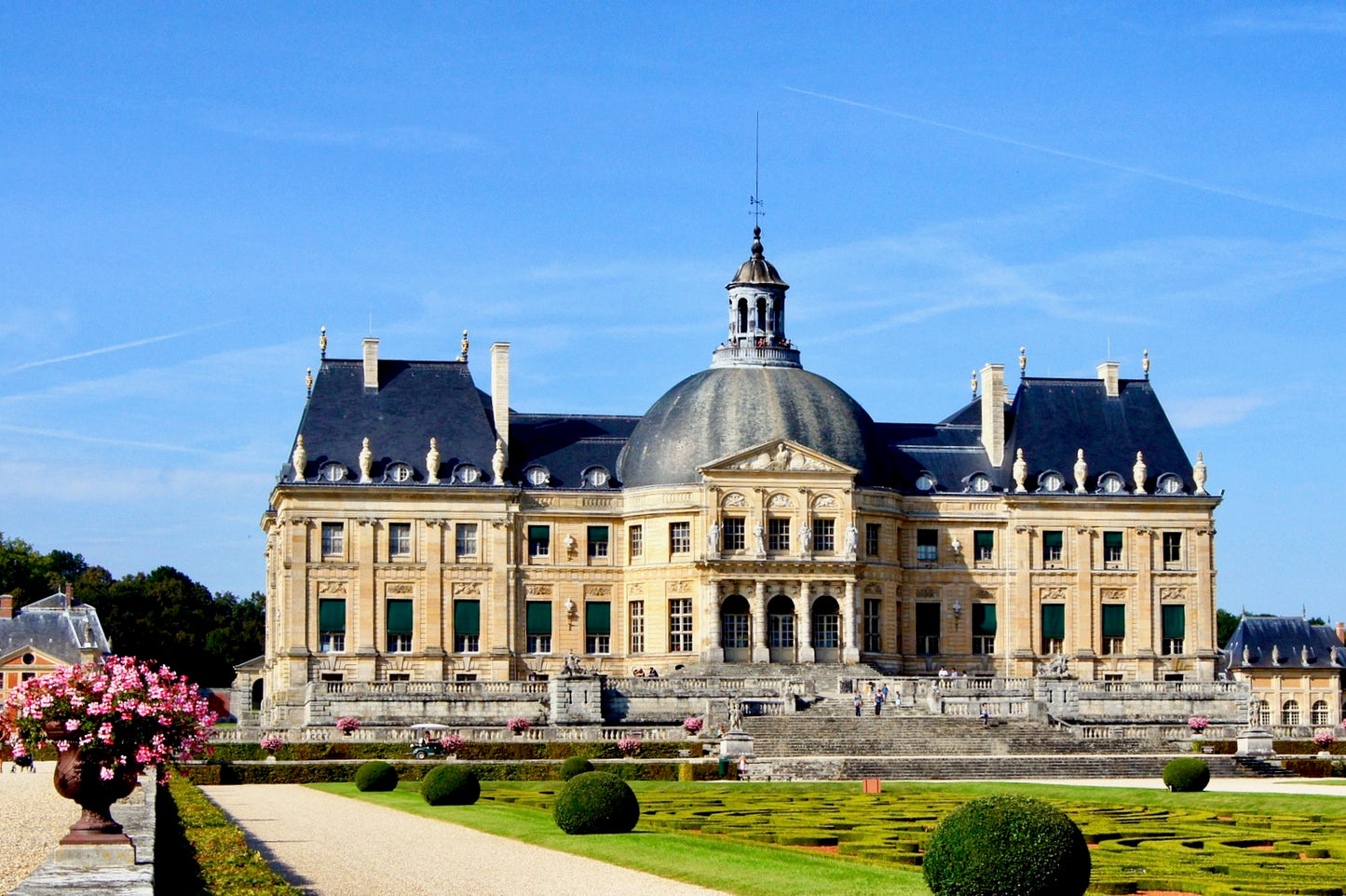 Private Vaux-le-Vicomte and Gardens Tour from Paris with Skip-the-Line Access and Minivan Transport